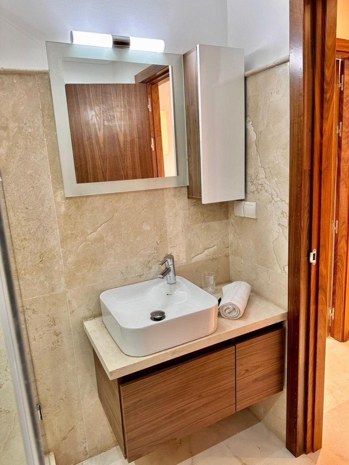 Appartement Luxueux Avec Piscine 10 Minutes Du Centre Ville Marrakesh Esterno foto